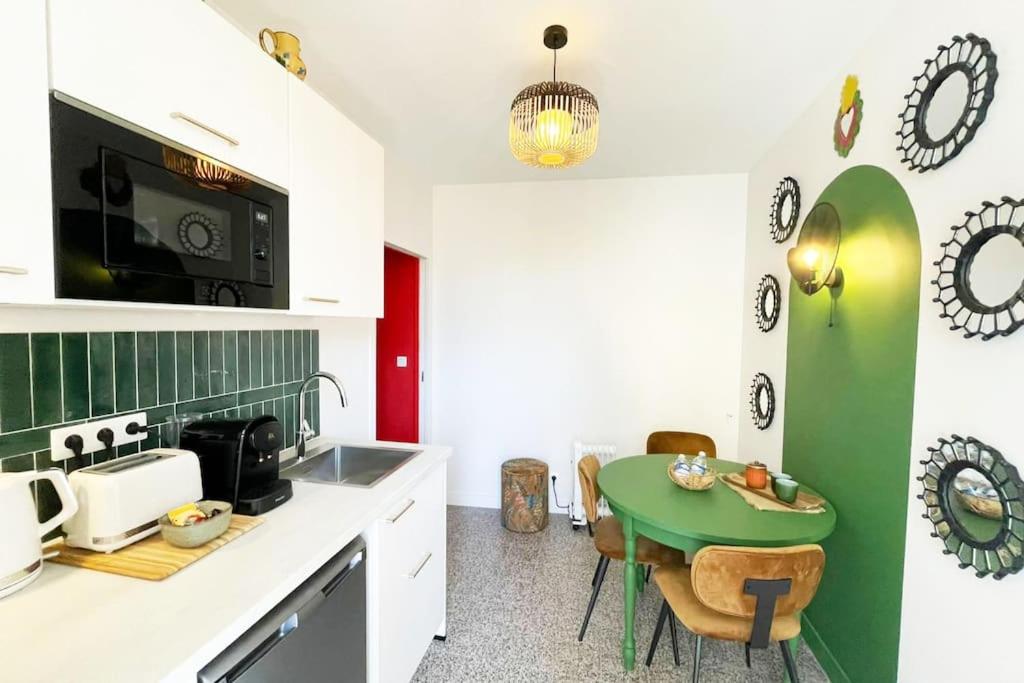 Kuchyňa alebo kuchynka v ubytovaní Appartement Frida - Plage 50m - Rue gratuite