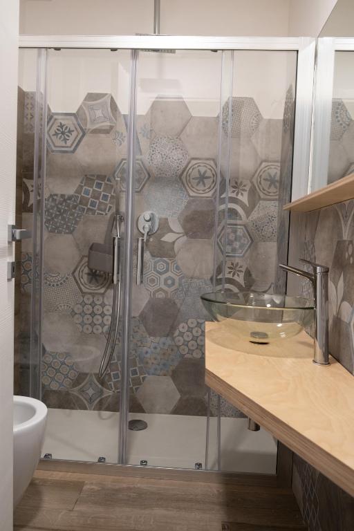 A bathroom at CASA MAIOLICA