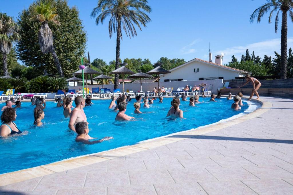 Bazén v ubytování Sun Sea camping le Bosc nebo v jeho okolí
