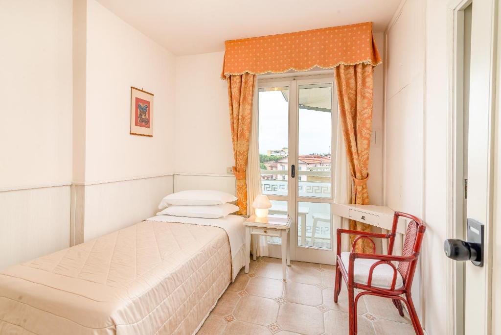 Postel nebo postele na pokoji v ubytování Universal Hotel