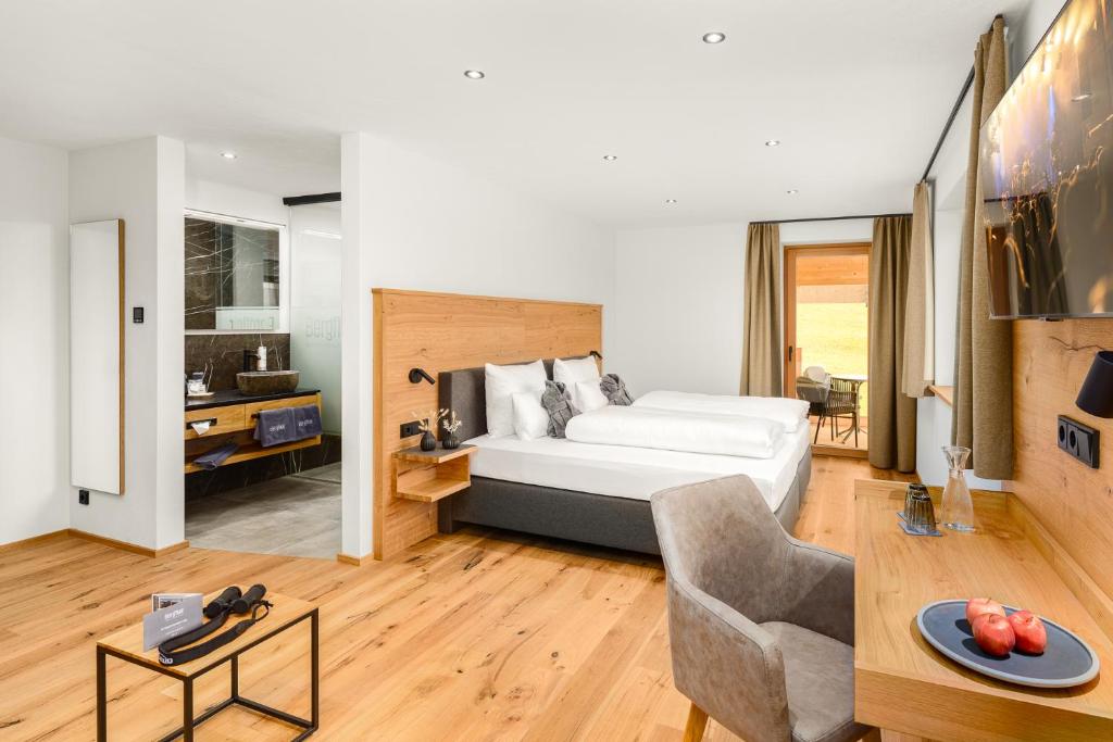 Postel nebo postele na pokoji v ubytování Hotel Bergflair