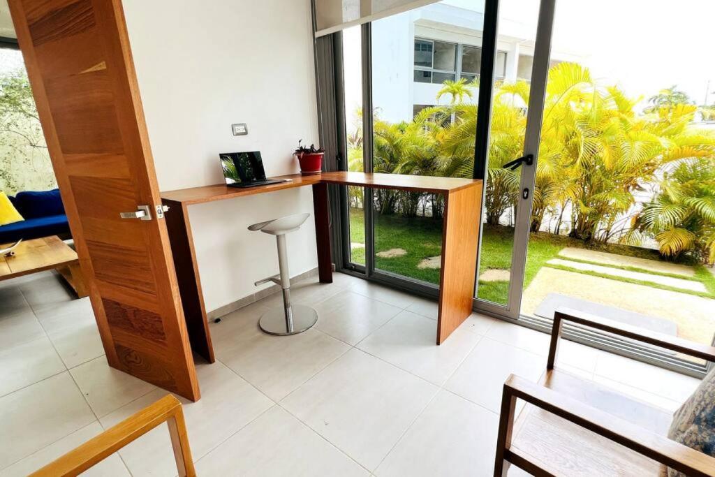 Balkón nebo terasa v ubytování 3 Bedroom Pool Villa 50M To The Beach