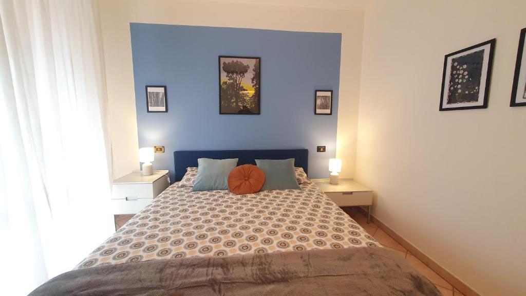 Un pat sau paturi într-o cameră la RomagnaBNB San Massimiano