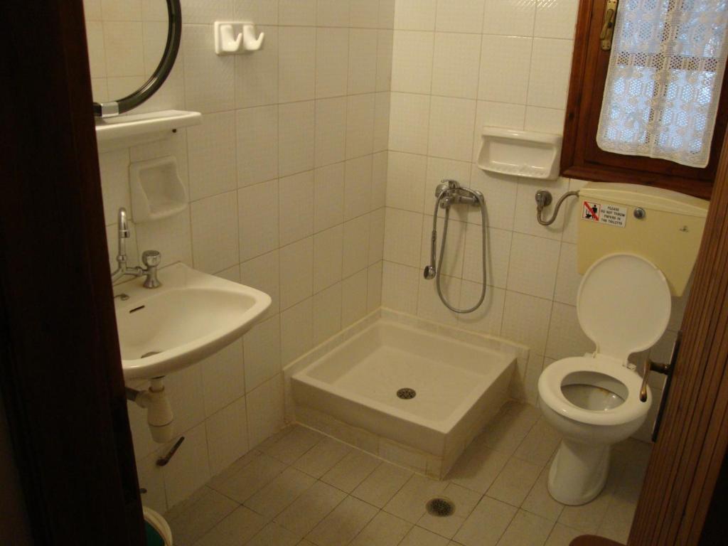 Ένα μπάνιο στο Kalama Apartments