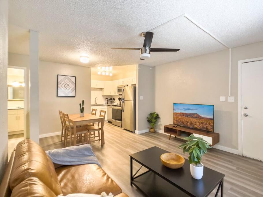 Updated with Pool - Close to Airport, Zoo, & ASU - Housity
