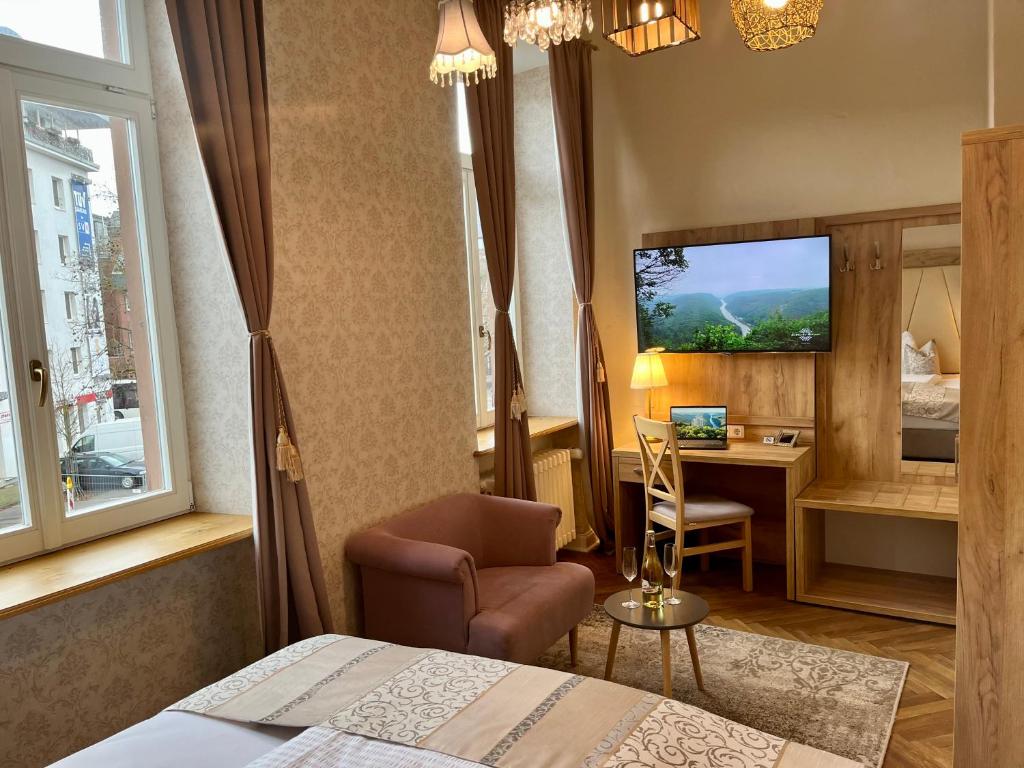 TV a/nebo společenská místnost v ubytování Hotel Stadtvilla Laux