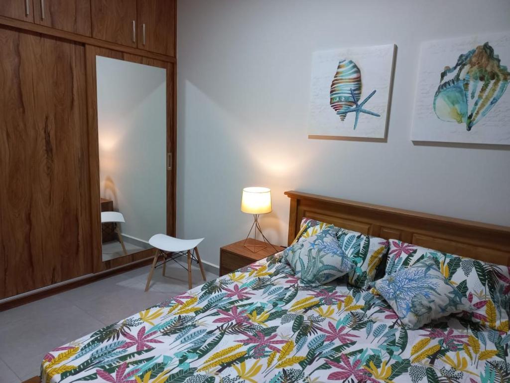 Postel nebo postele na pokoji v ubytování Golden Square Villa & Private Pool