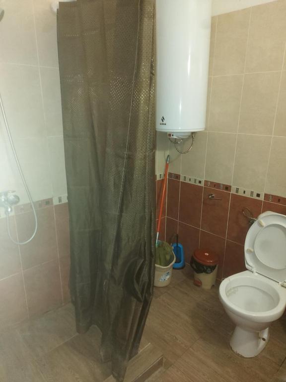 A bathroom at Studio and 1bedroom apartment Burgas - Economy