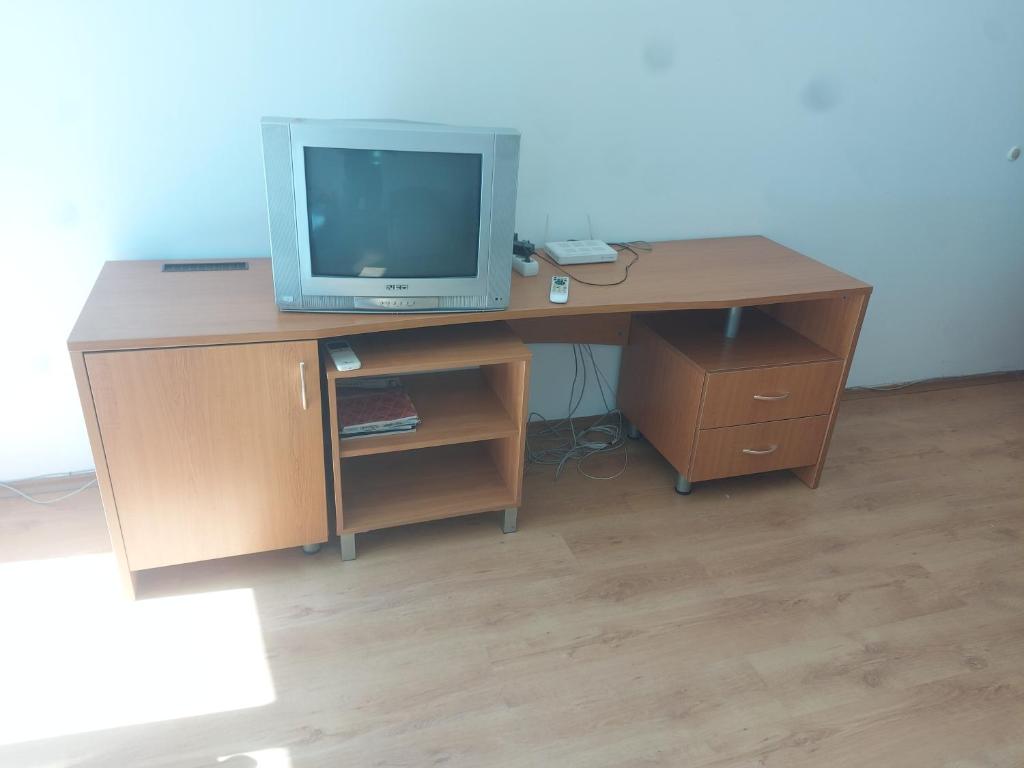 A television and/or entertainment centre at Studio and 1bedroom apartment Burgas - Economy