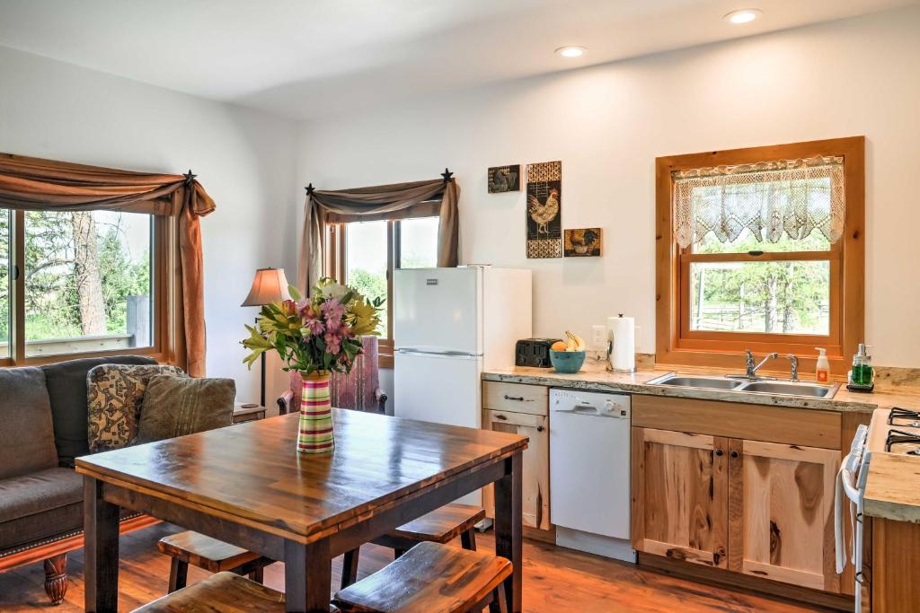 Kuchyň nebo kuchyňský kout v ubytování Columbia Falls Vacation Rental 10 Mi to Whitefish