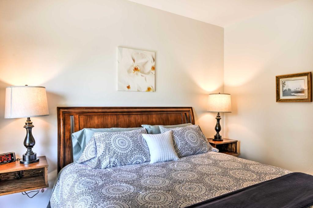 Postel nebo postele na pokoji v ubytování Columbia Falls Vacation Rental 10 Mi to Whitefish