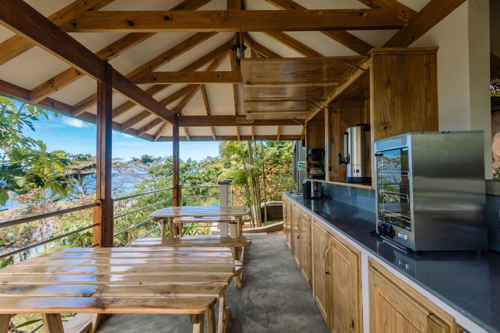 Kuchyň nebo kuchyňský kout v ubytování Paradise Chalets Yoga & Wellness