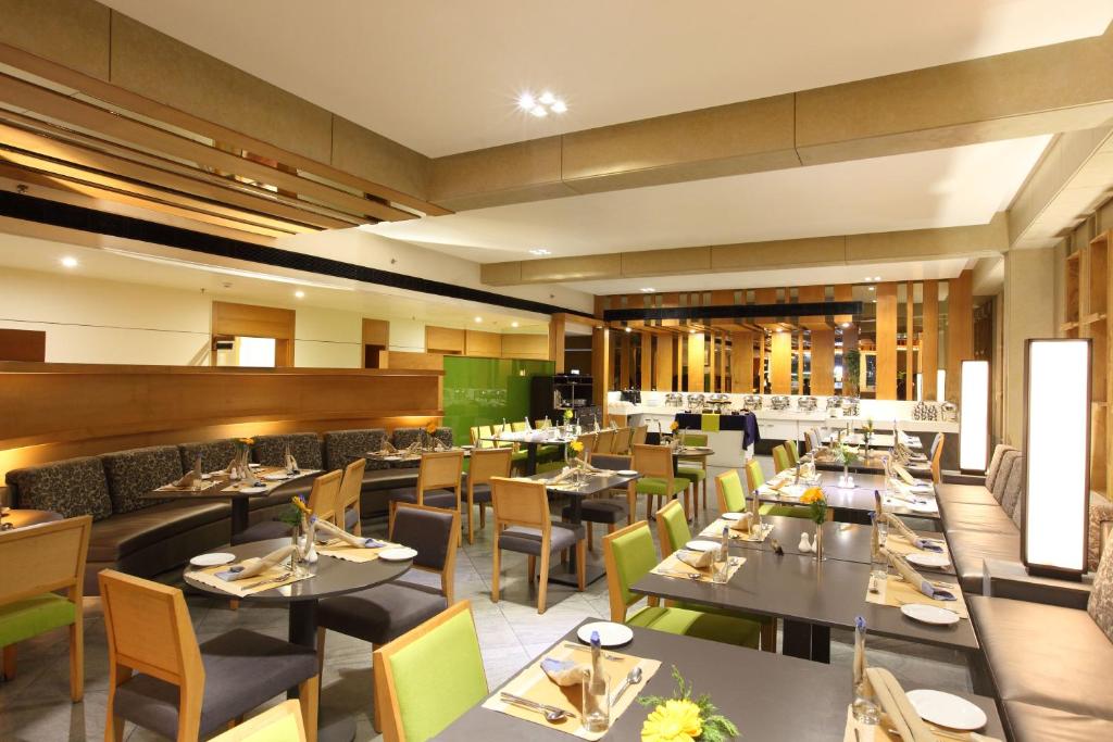 Restaurace v ubytování Ginger Kochi MG Road