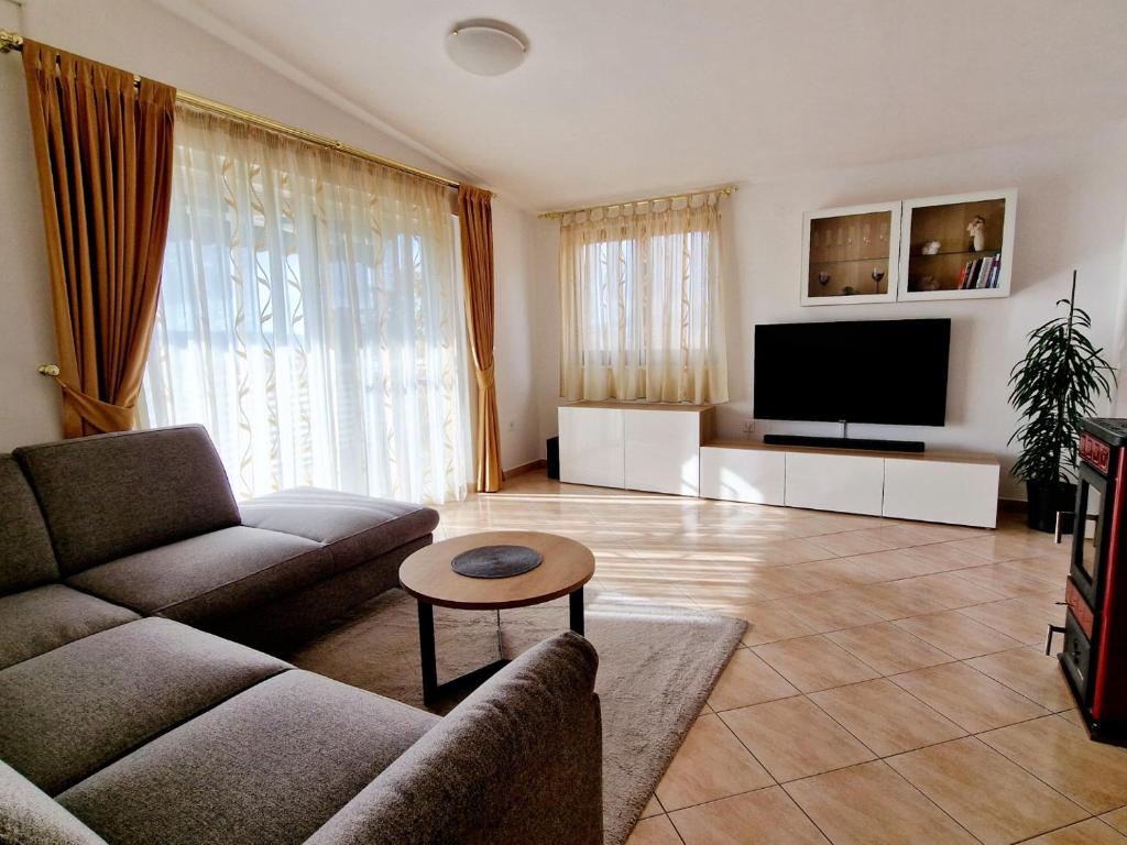 Holiday Home Bakovic - beautiful view, near Split & Trogir, Full AC rooms