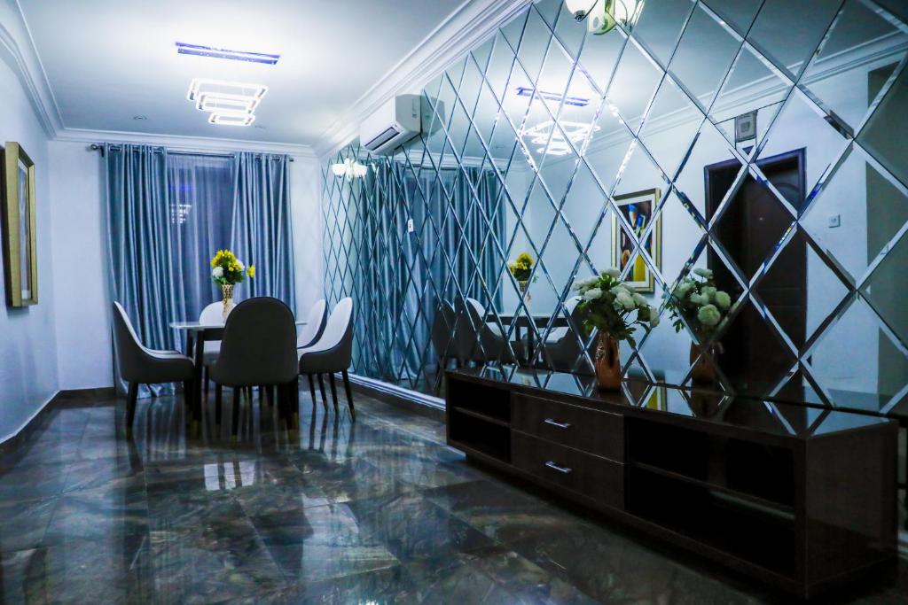 Luxury 3 Bedroom In Banana Island with Pool and Gym, Lagos (updated