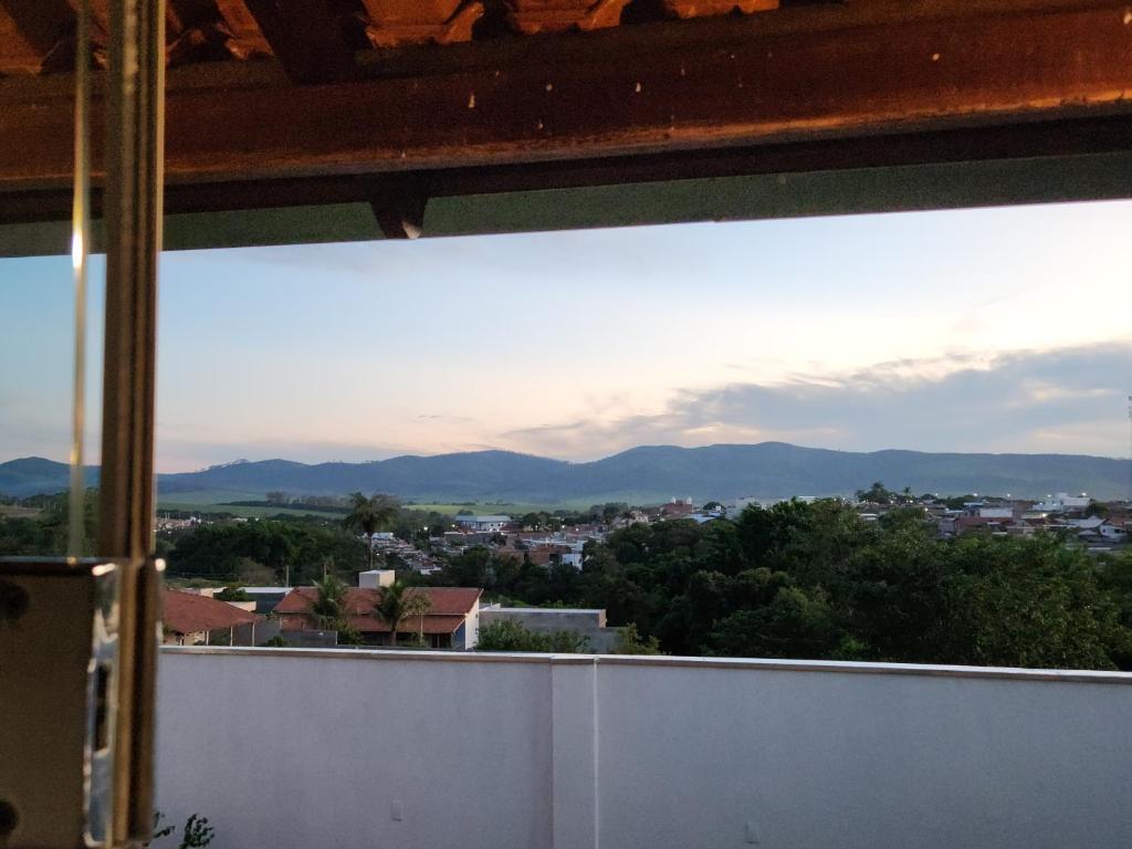 Nespecifikovaný výhled na hory nebo výhled na hory při pohledu z penzionu