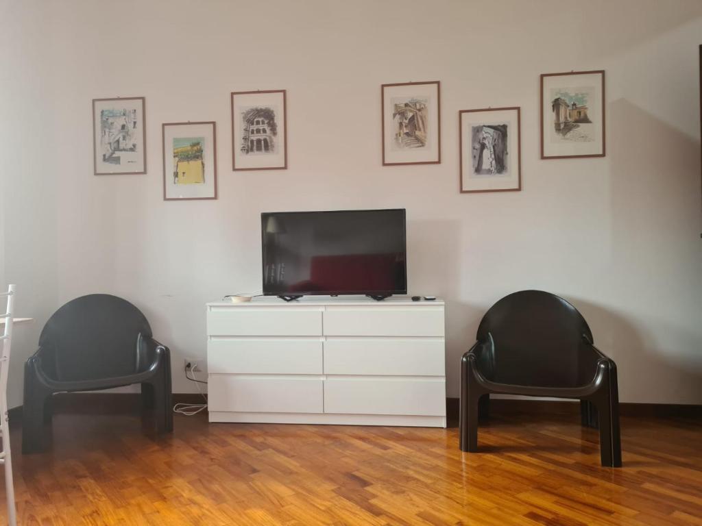 A television and/or entertainment centre at Casa D'Amato Salerno