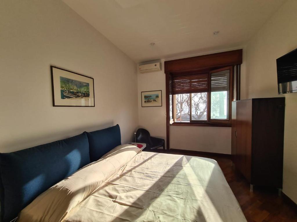 A bed or beds in a room at Casa D'Amato Salerno