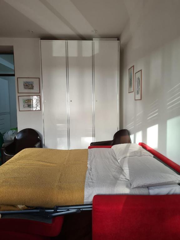 A bed or beds in a room at Casa D'Amato Salerno