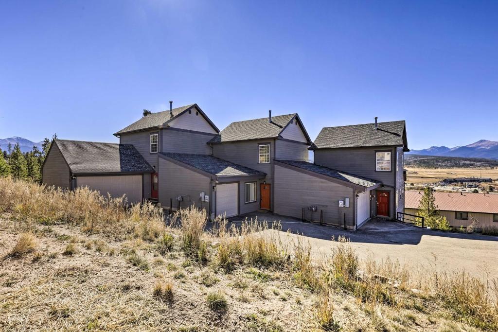 Lovely Fraser Retreat with Hot Tub and Fire Pit!, Fraser Updated 2024