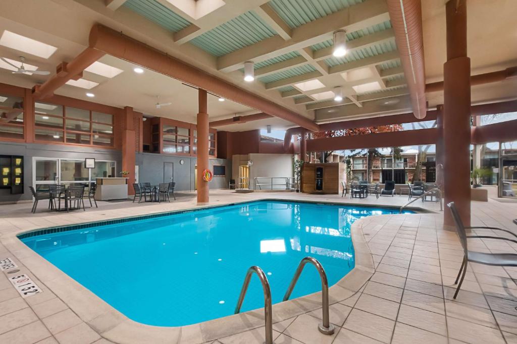 Best Western St Catharines Hotel &amp; Conference Centre, St 