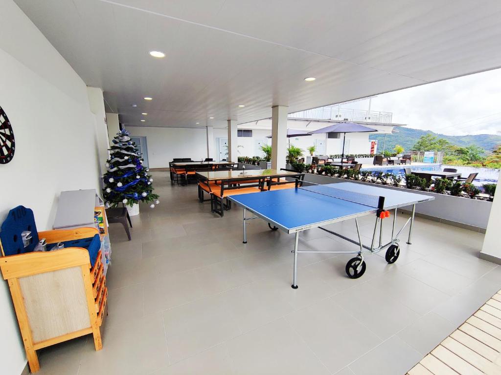 Stolní tenis v ubytování CasaMIA Hotel Boutique - Villeta nebo okolí