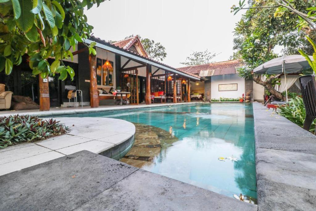 Sundlaugin á Villa Dende Lombok eða í nágrenninu