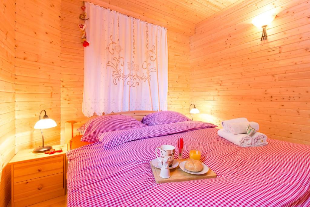 Posteľ alebo postele v izbe v ubytovaní Holiday house with a parking space Ravna Gora, Gorski kotar - 20300