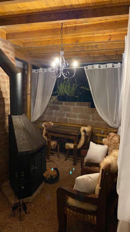 Posezení v ubytování Chale Sobre Rodas e Spa Exclusive - Localizado Próximo do Centro