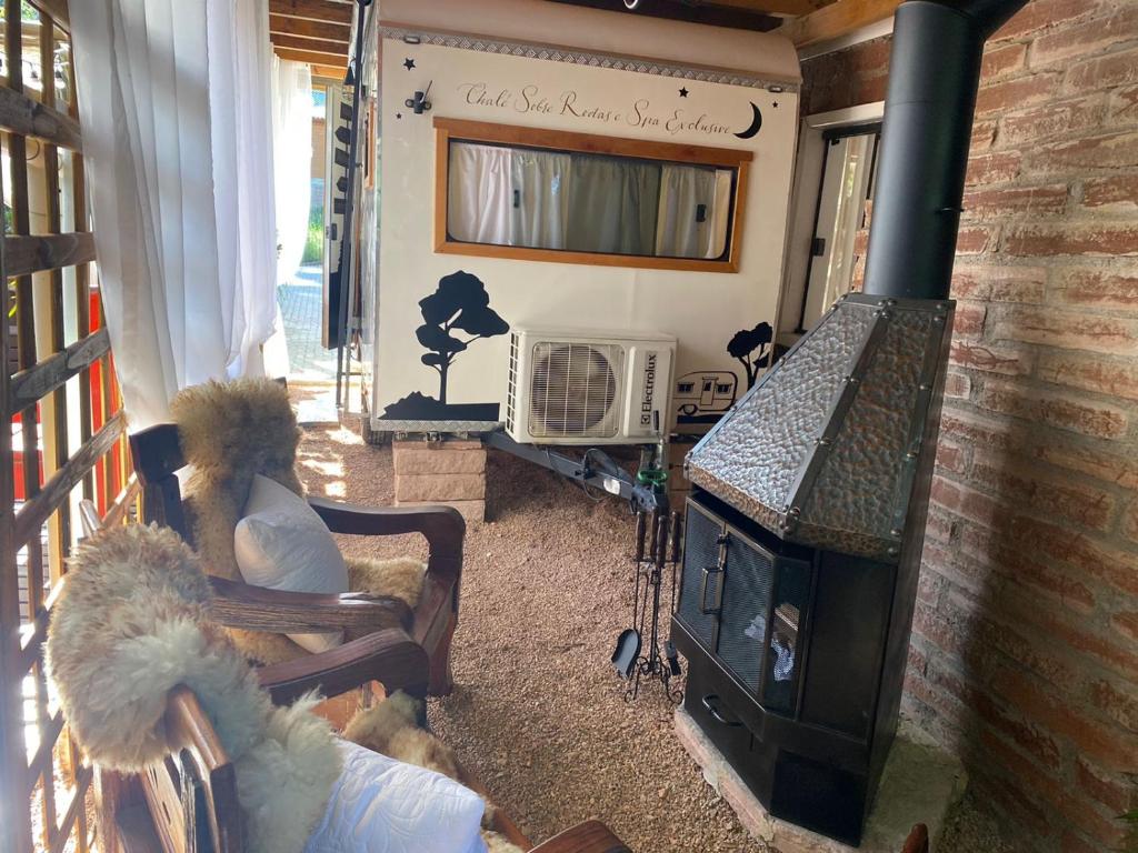 Posezení v ubytování Chale Sobre Rodas e Spa Exclusive - Localizado Próximo do Centro