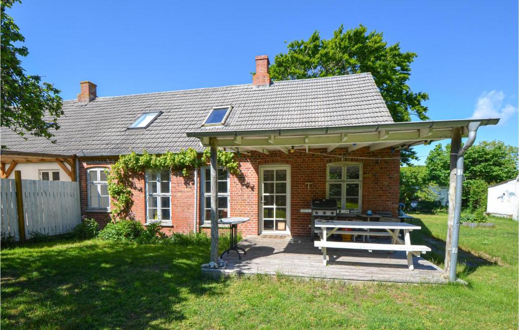 a brick house with a picnic table in the yard at Beautiful Home In Anholt With 4 Bedrooms in Anholt