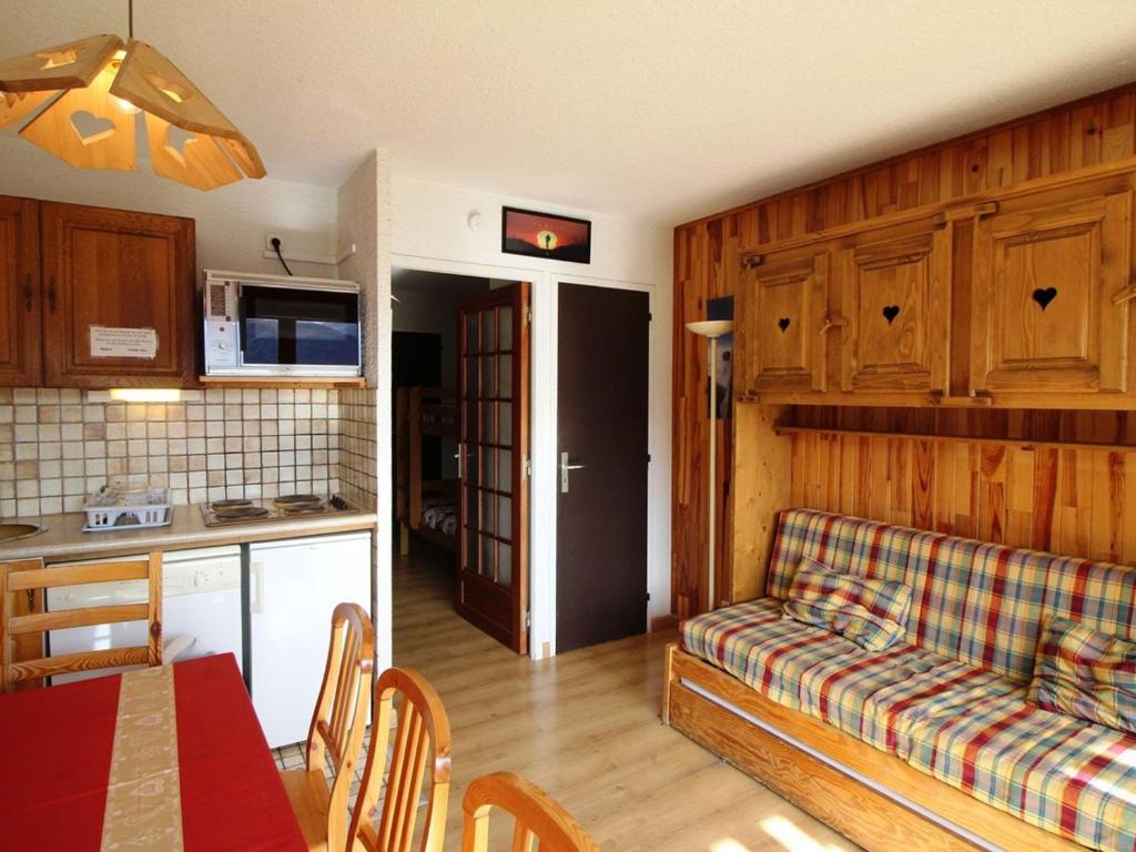 Kuchyňa alebo kuchynka v ubytovaní Spacieux studio cabine 6 pers, skis aux pieds à Auris - FR-1-297-274