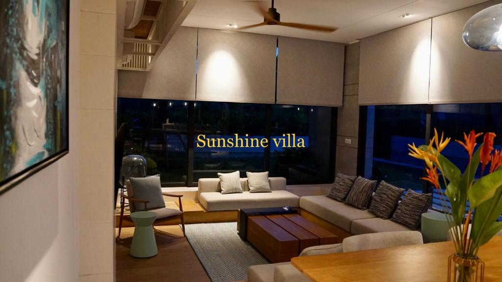 Posezení v ubytování Westcoast PQ Sunshine spacious 3BR private pool villa