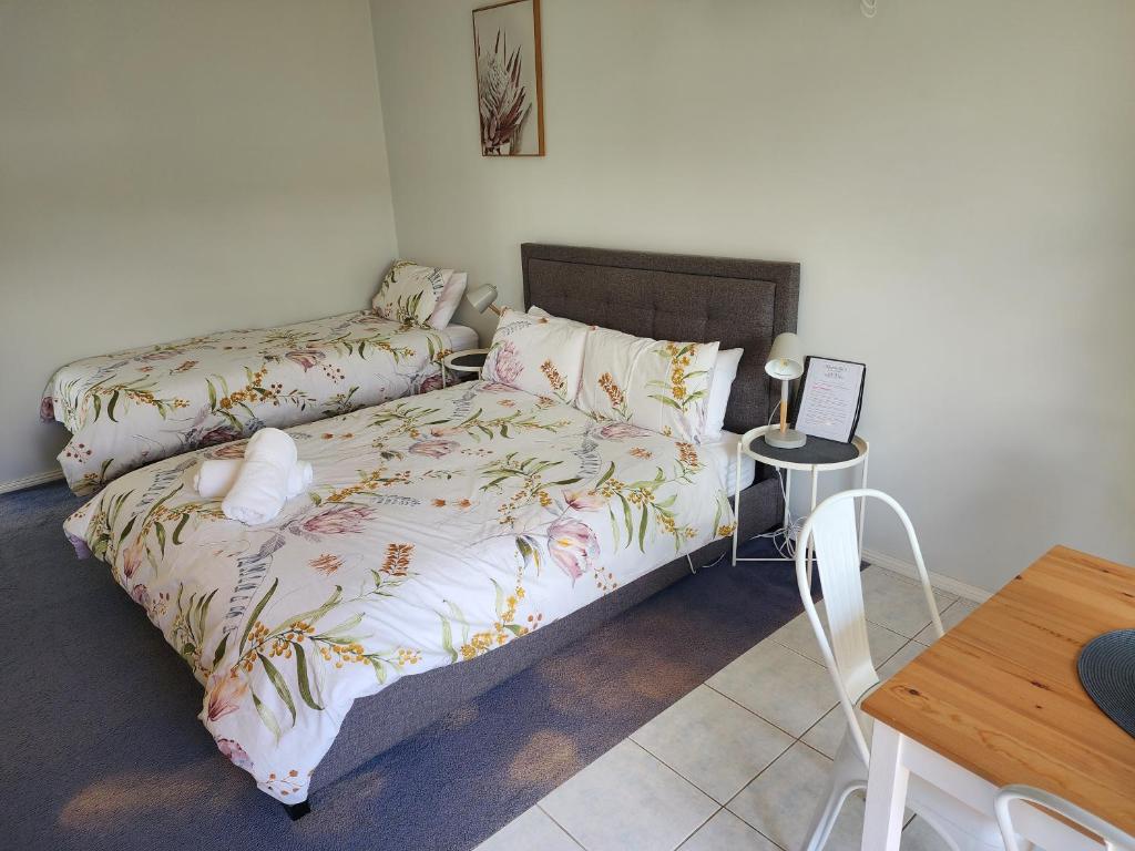 a small bedroom with a bed and a table at Chateau Bass in Bass