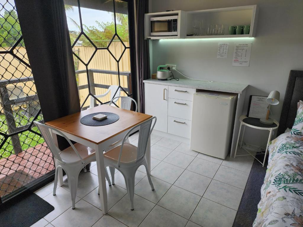 Chateau Bass - Triple Room With Private Bathroom