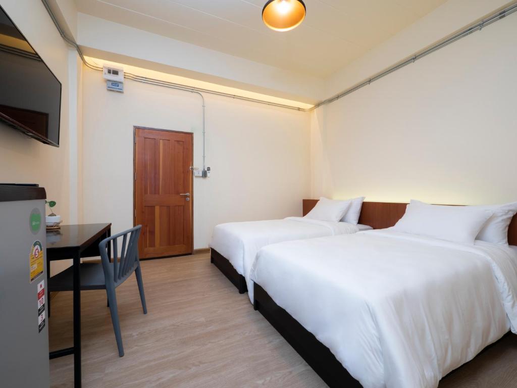 Moonlight Cafe and Hotel - Twin Room With Balcony