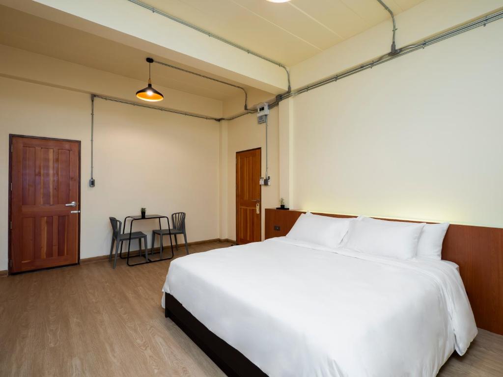 Moonlight Cafe and Hotel - Double Room With Extra Bed