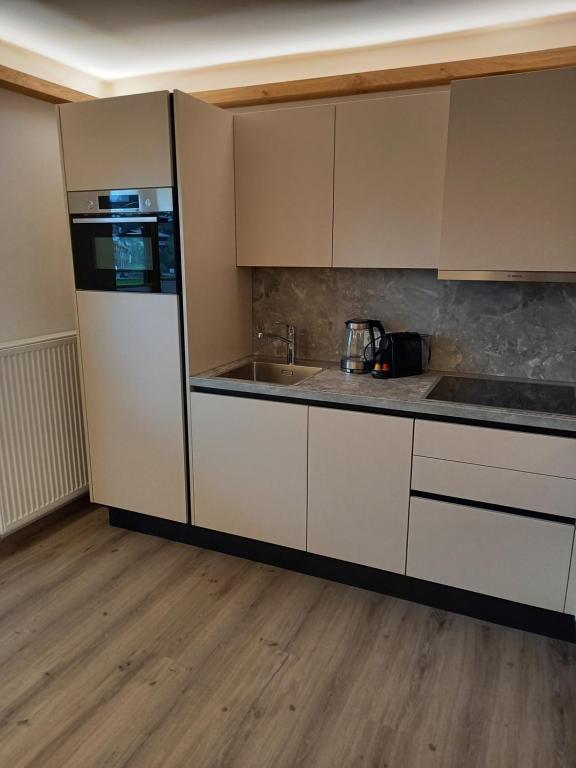 Kuchyň nebo kuchyňský kout v ubytování Appartements Lederer