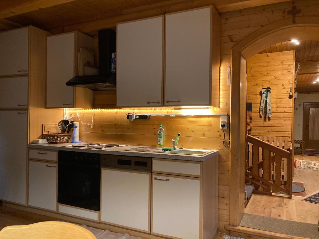 Kuchyň nebo kuchyňský kout v ubytování Haus Brugger