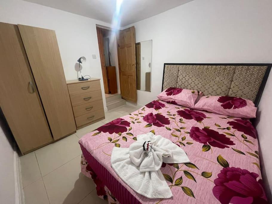Private and quiet One-Bedroom Flat Perfect for a Seasonal Getaway!