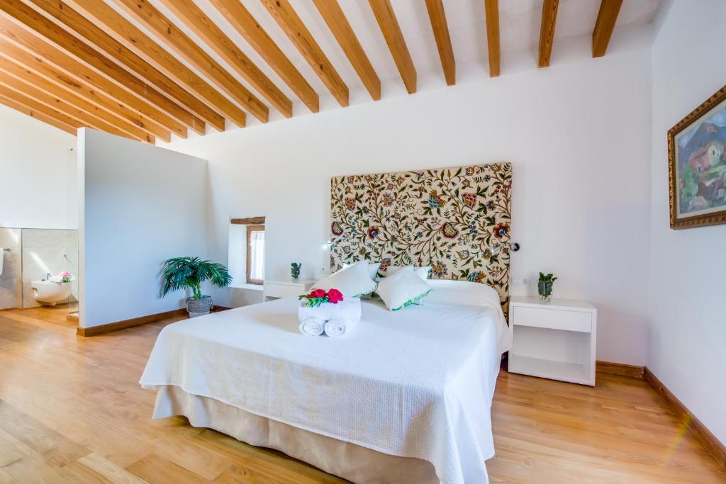 Postel nebo postele na pokoji v ubytování Ideal Property Mallorca - Es Rafal