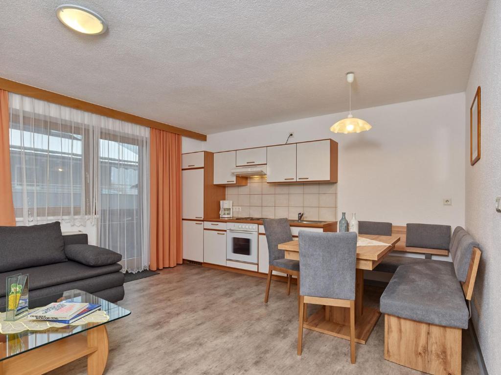 Kuchyň nebo kuchyňský kout v ubytování Apartments Serafin