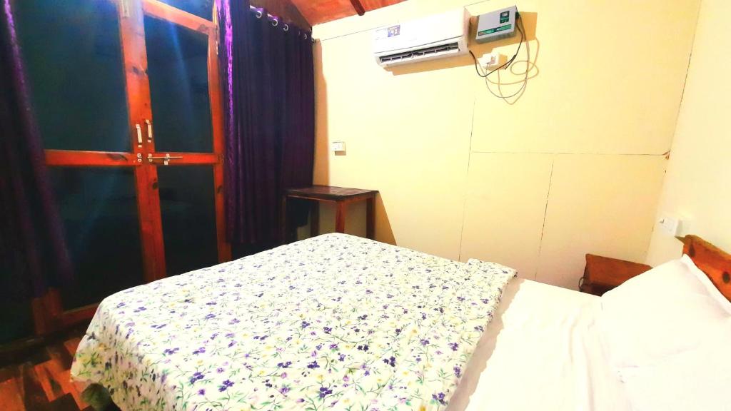 Postel nebo postele na pokoji v ubytování CSF GARDEN HUTS
