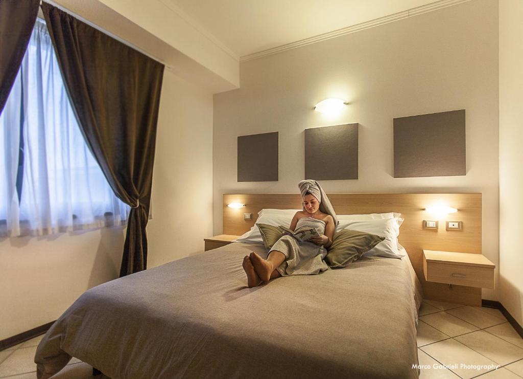 Postel nebo postele na pokoji v ubytování Hotel Bussana