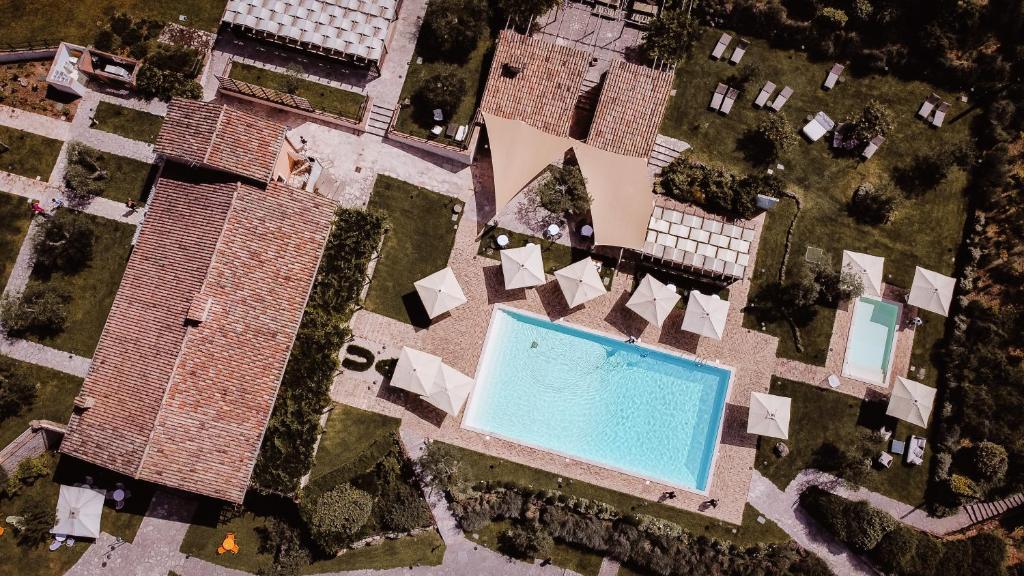 Bazén v ubytování Antico Casale Urbani nebo v jeho okolí