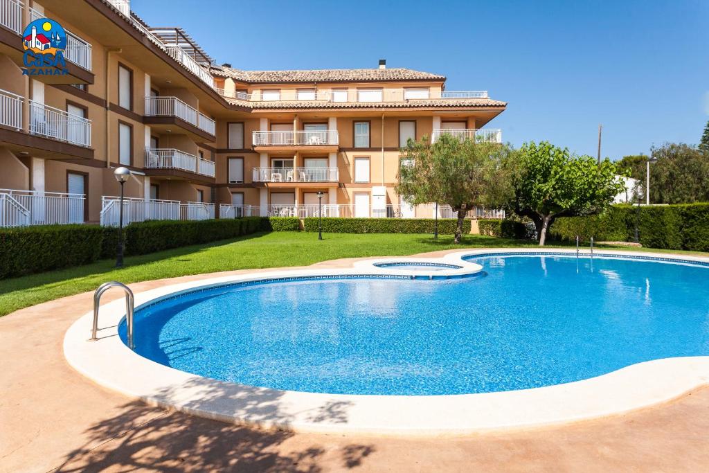 a swimming pool in front of a building at Apartamentos Bovalar Casa Azahar in Alcossebre