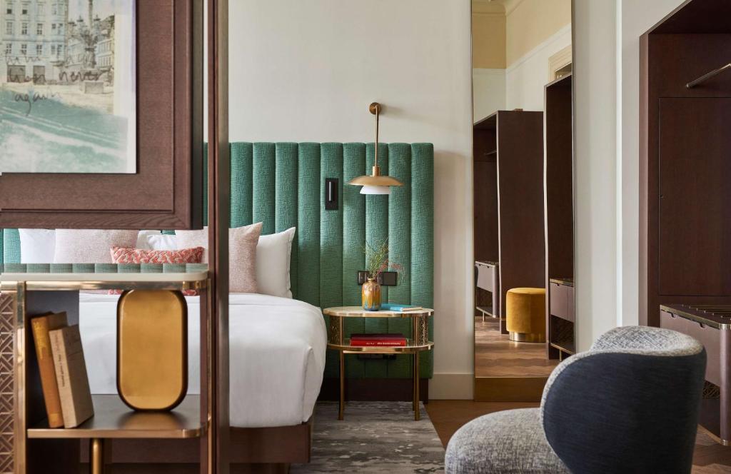 Posezení v ubytování Andaz Prague, By Hyatt