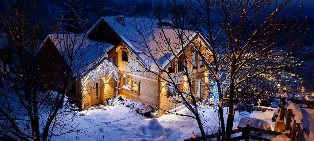 CHALET SERRE CHEVALIER AVEC VUE EXCEPTIONNELLE v zimě