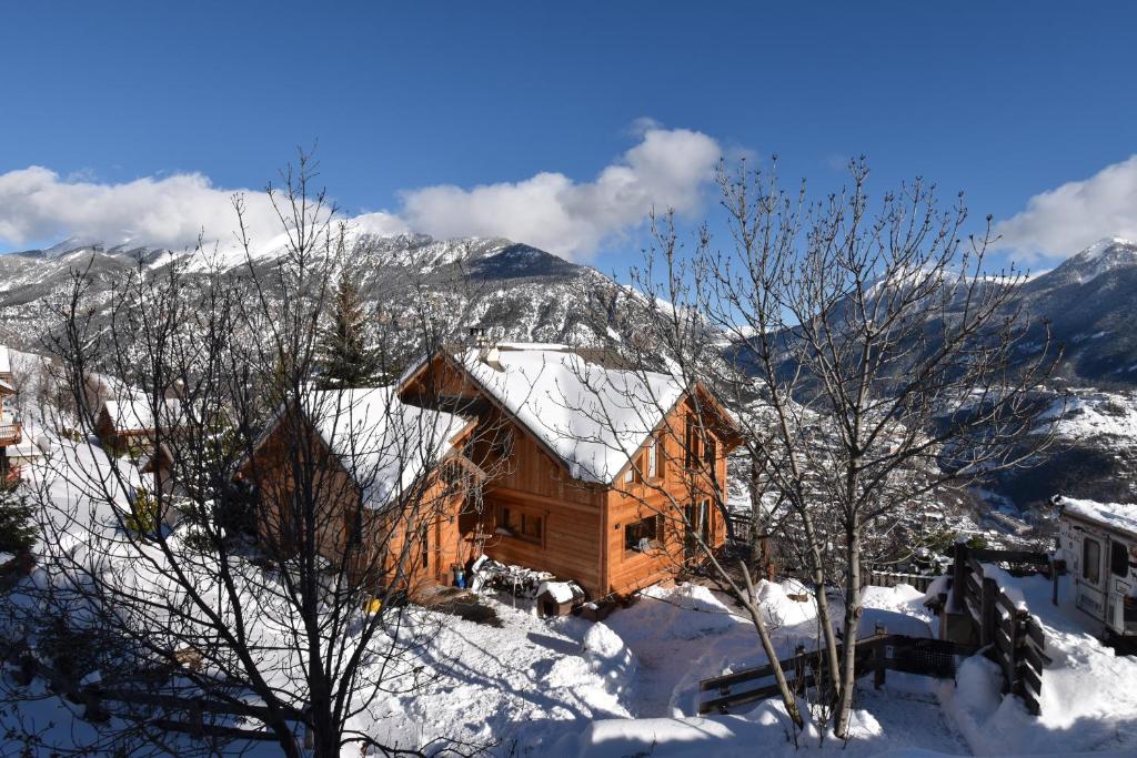 CHALET SERRE CHEVALIER AVEC VUE EXCEPTIONNELLE v zimě