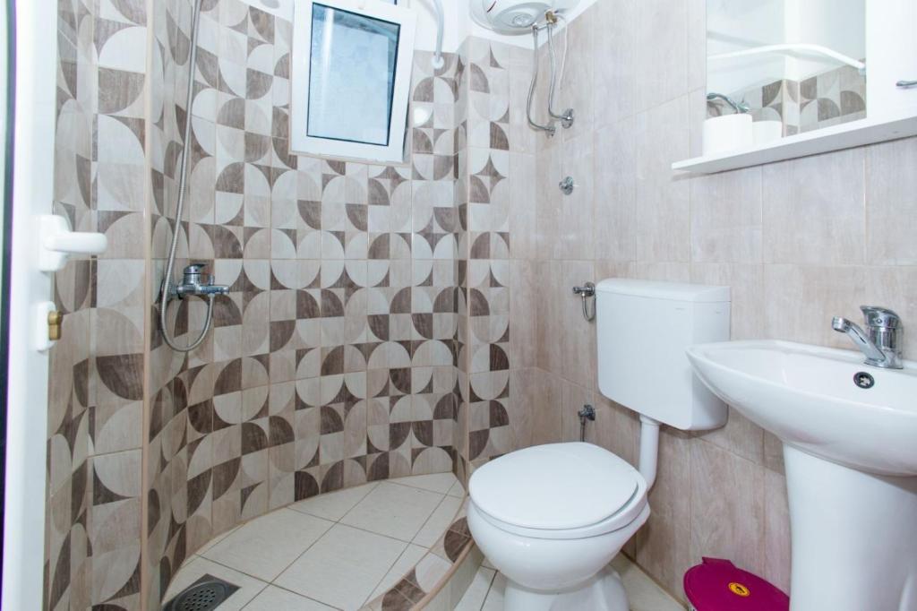 Koupelna v ubytování Flori Apartments